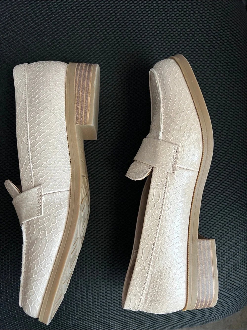 Life Stride Women's Light Beige Textured Penny Loafers 7.5 W
